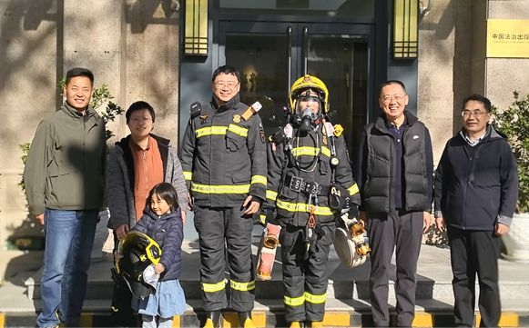 加强技能培训 筑牢安全防线——中国法治出版社组织开展“119”消防综合演练